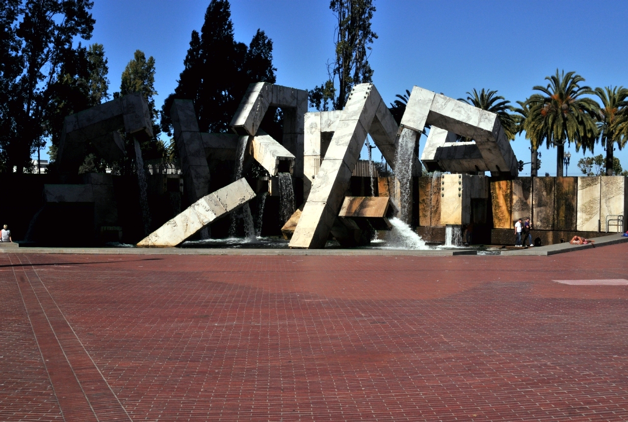 ./Vaillancourt_Fountain_by_Armand_Vaillancourt_Justin_Herman_Plaza_San_Francisco_20110918_153536_B11_7916.jpg