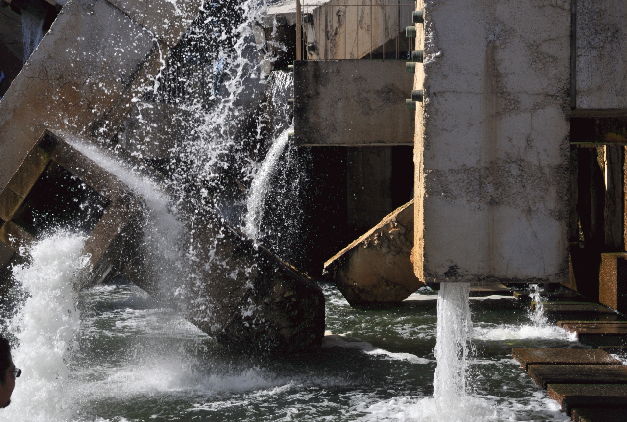 ./Vaillancourt_Fountain_by_Armand_Vaillancourt_Justin_Herman_Plaza_San_Francisco_20110918_153615_B11_7918.jpg