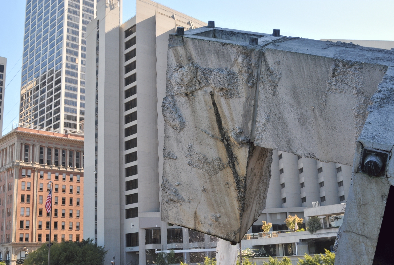 ./Vaillancourt_Fountain_by_Armand_Vaillancourt_Justin_Herman_Plaza_San_Francisco_20110918_154044_B11_7941.jpg