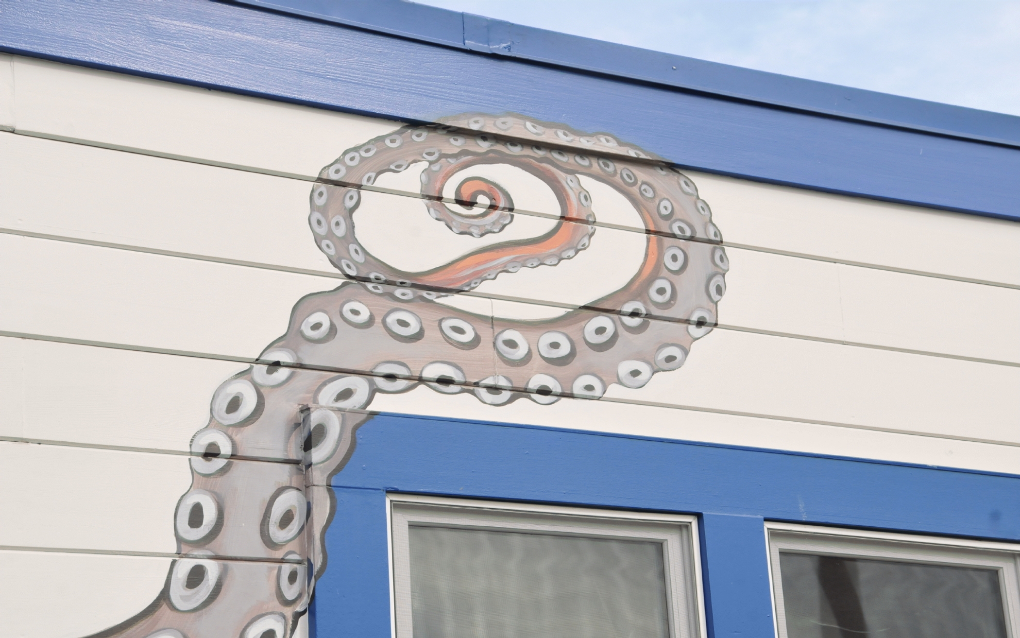 ./Octopus_Mural_by_Charly_Malpass_20221028_144400_C22_2373.jpg