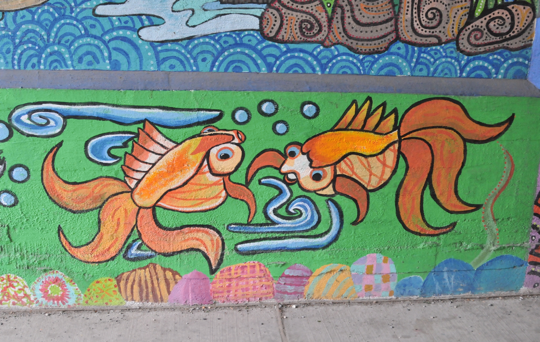 ./Fish_Mural_by_Elizabeth_Honrud_and_Sarah_Pierce_Spokane_Washington_20170620_070448_C17_4087.jpg