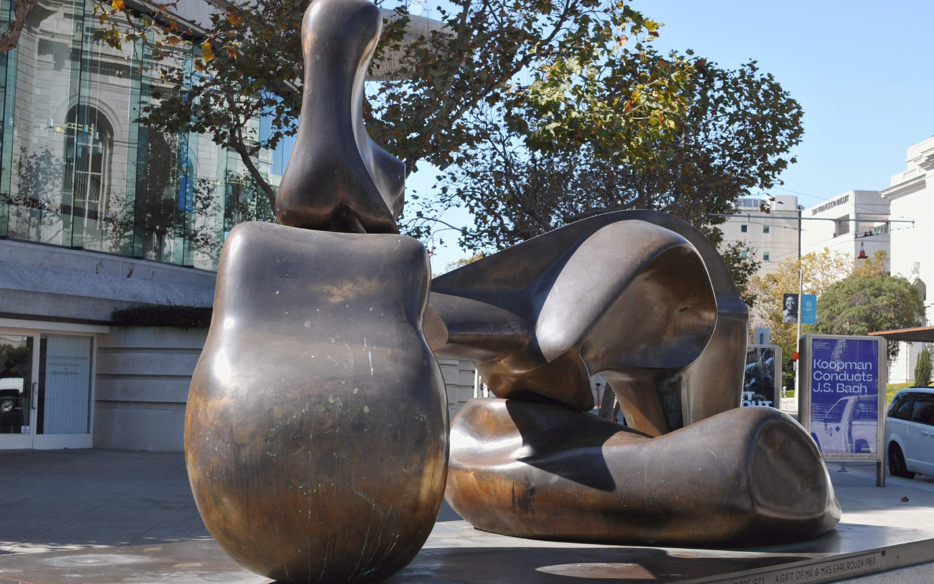 ./Large_Four_Piece_Reclining_Figure_by_Henry_Moore_20191014_121503_C19_4503.jpg