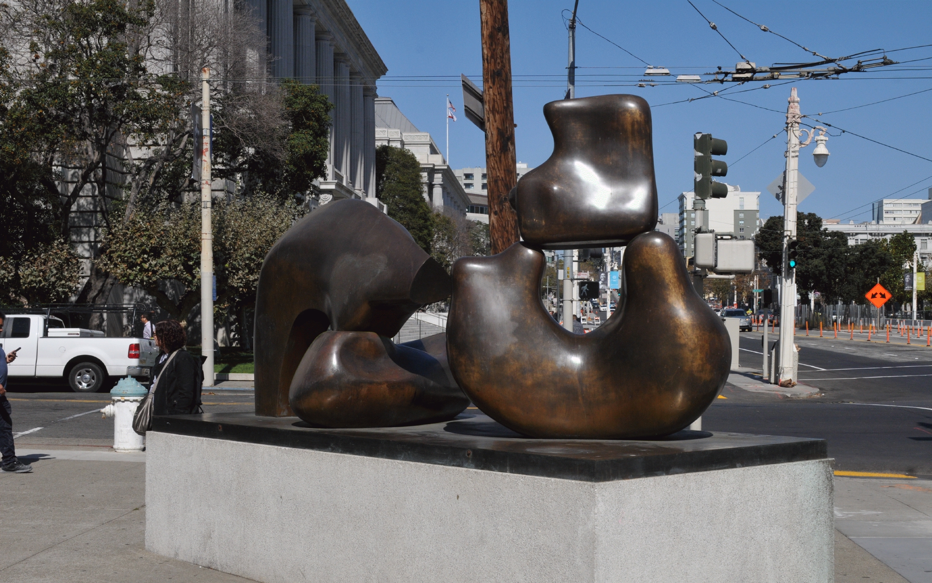 ./Large_Four_Piece_Reclining_Figure_by_Henry_Moore_20191014_121516_C19_4504.jpg