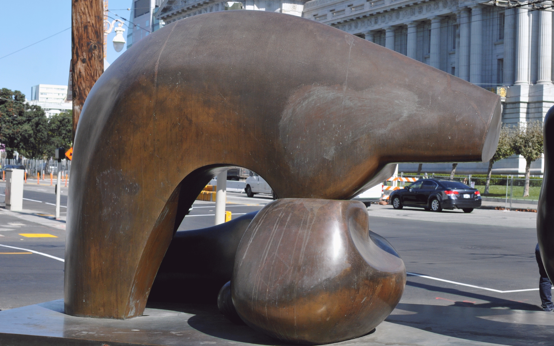 ./Large_Four_Piece_Reclining_Figure_by_Henry_Moore_20191014_121534_C19_4506.jpg