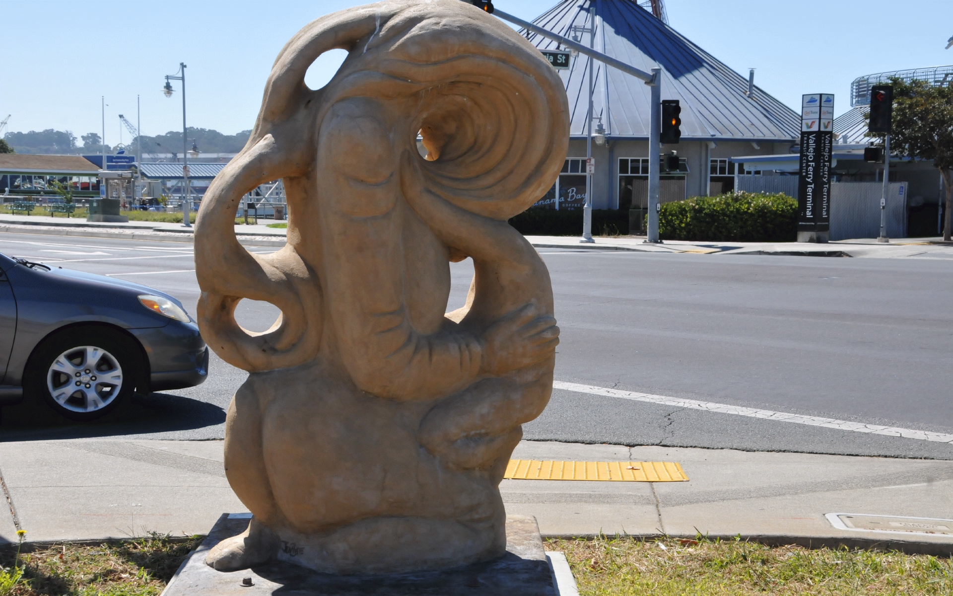 ./Mother_And_Choild_Sculpture_by_Jeam_Cherie_Vallejo_California_20230908_122107_C23_1998.jpg