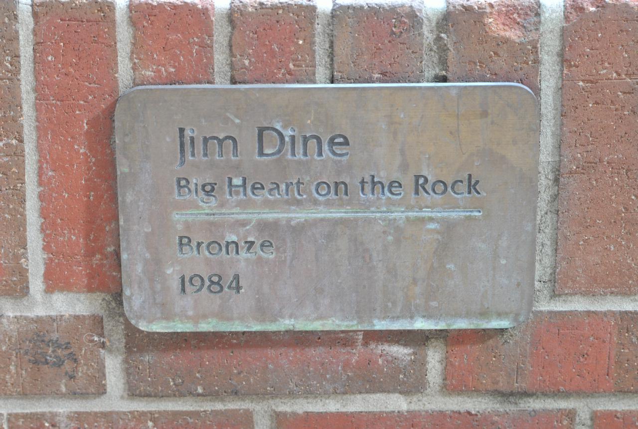 ./Jim_Dine_Big_Heart_on_the_Rock_Bronze_1984_20100918_160038_7804BCX.jpg