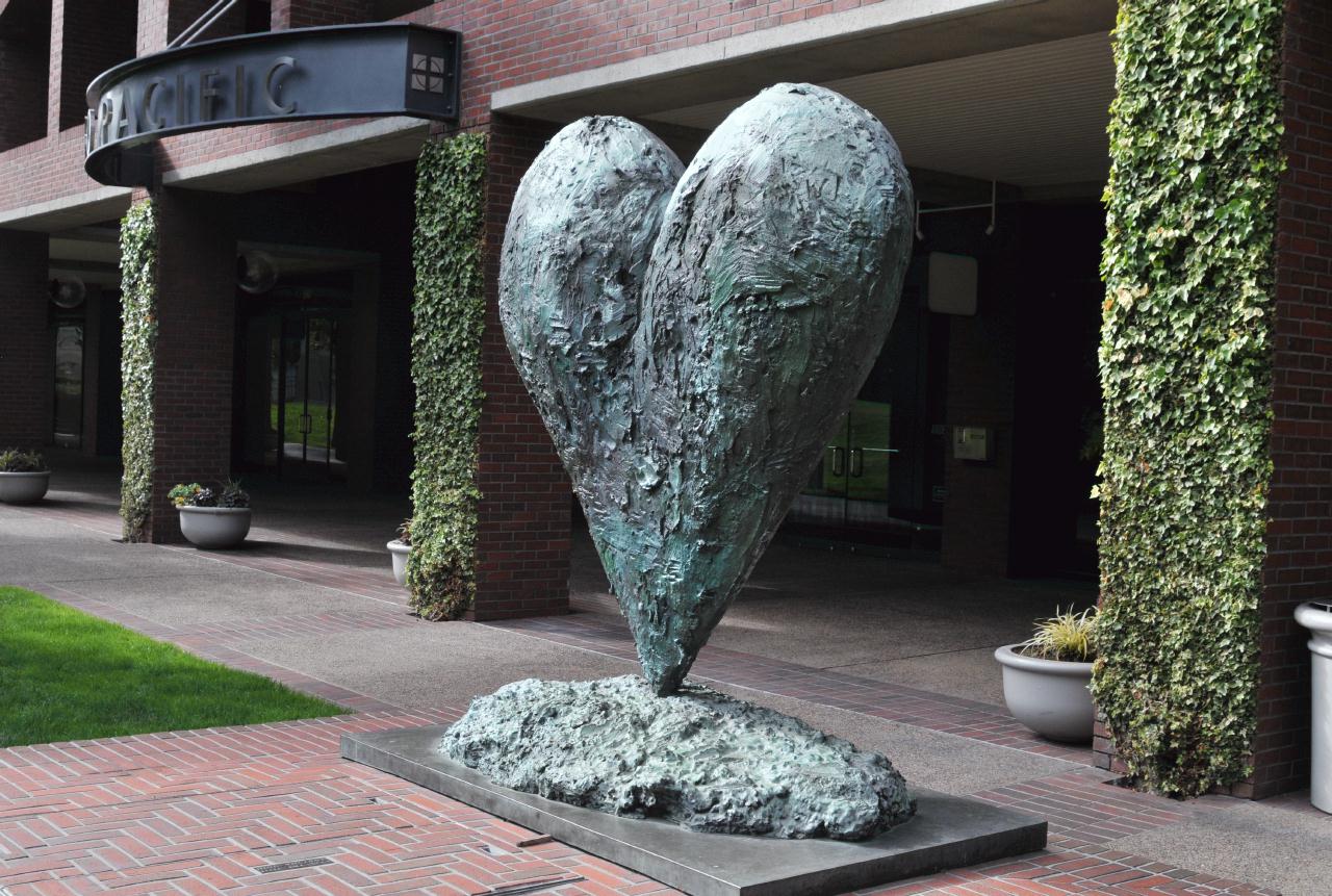 ./Jim_Dine_Big_Heart_on_the_Rock_Bronze_1984_20100918_160104_7807BCX.jpg