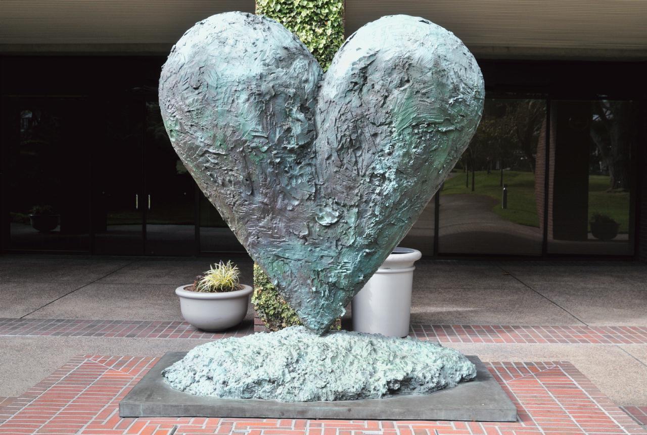 ./Jim_Dine_Big_Heart_on_the_Rock_Bronze_1984_20100918_160124_7808BCX.jpg