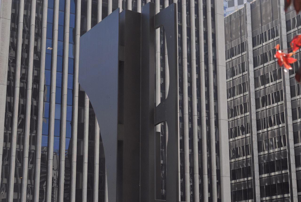 ./Sky_Tree_by_Louise_Nevelson_Embarcadero_Center_Three_San_Francisco_20110918_152625_B11_7898.jpg