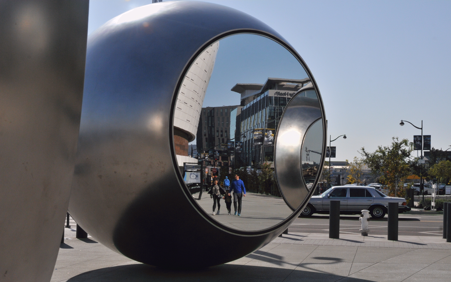 ./Mirror_Ball_Sculpture_by_Olafur_Eliasson_Chase_Center_20191013_110946_C19_4330.jpg