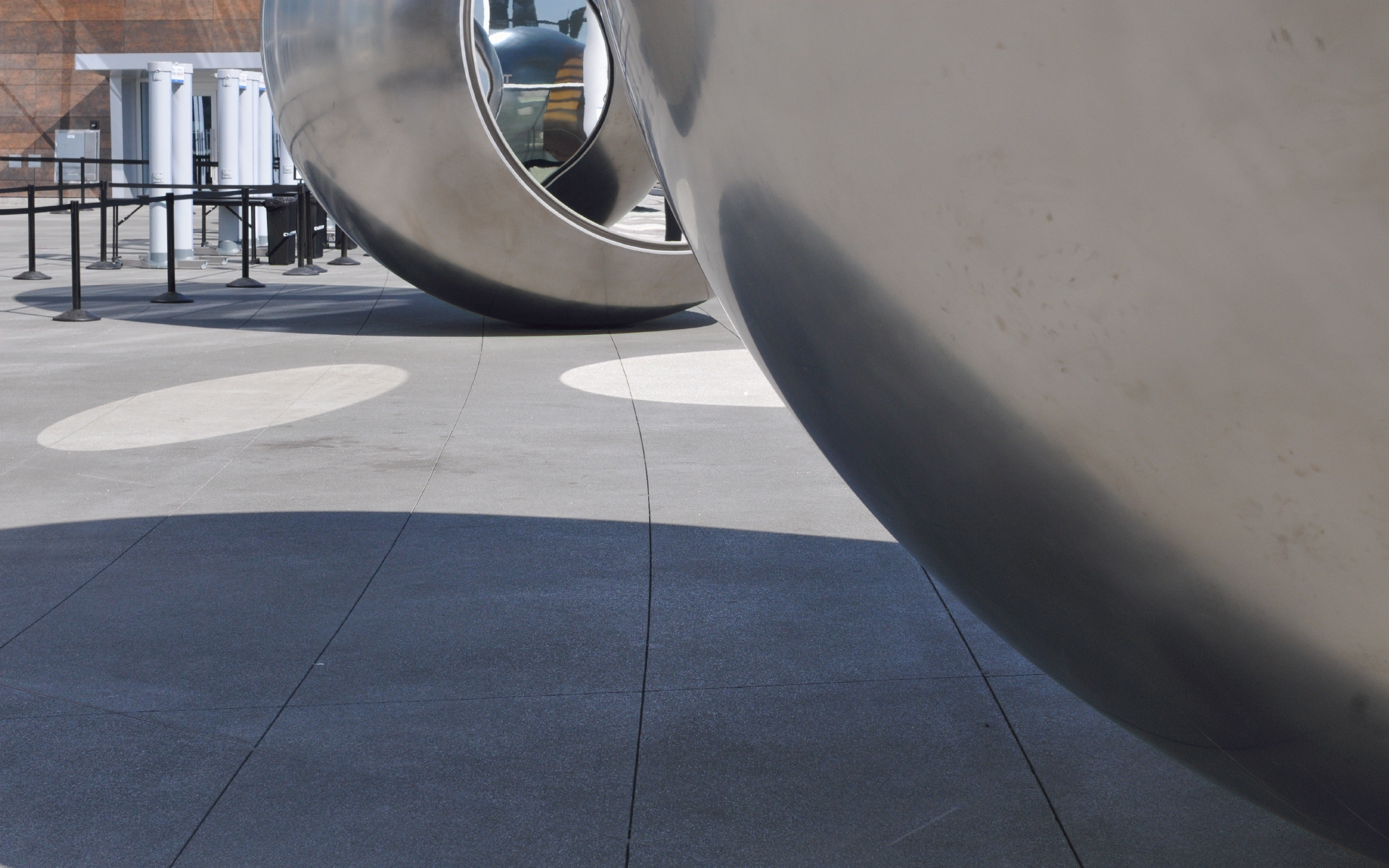 ./Mirror_Ball_Sculpture_by_Olafur_Eliasson_Chase_Center_20191013_111101_C19_4335.jpg