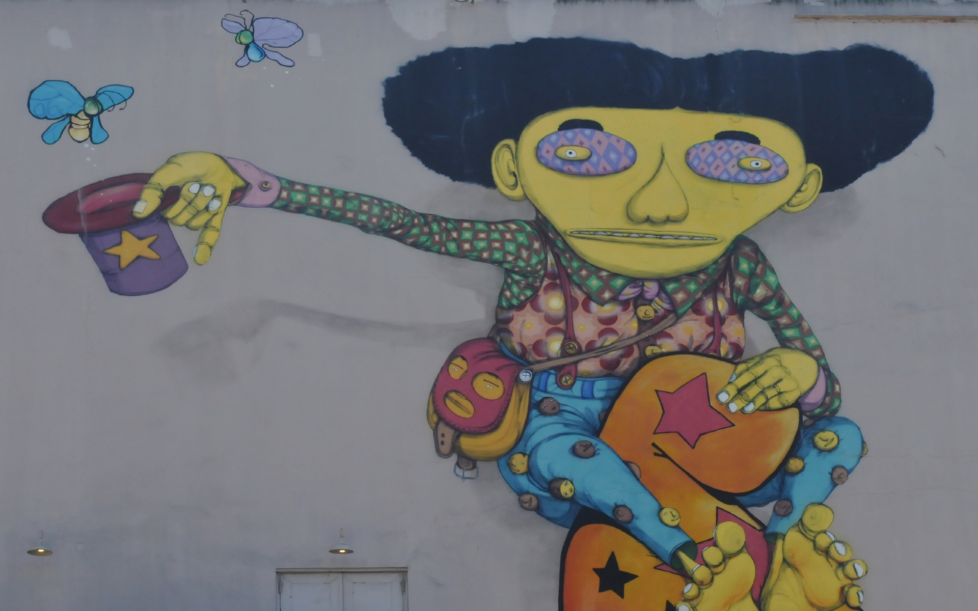 ./Piggy_Back_Mural_2013_by_Osgemeos_20190504_141059_C19_2571.jpg