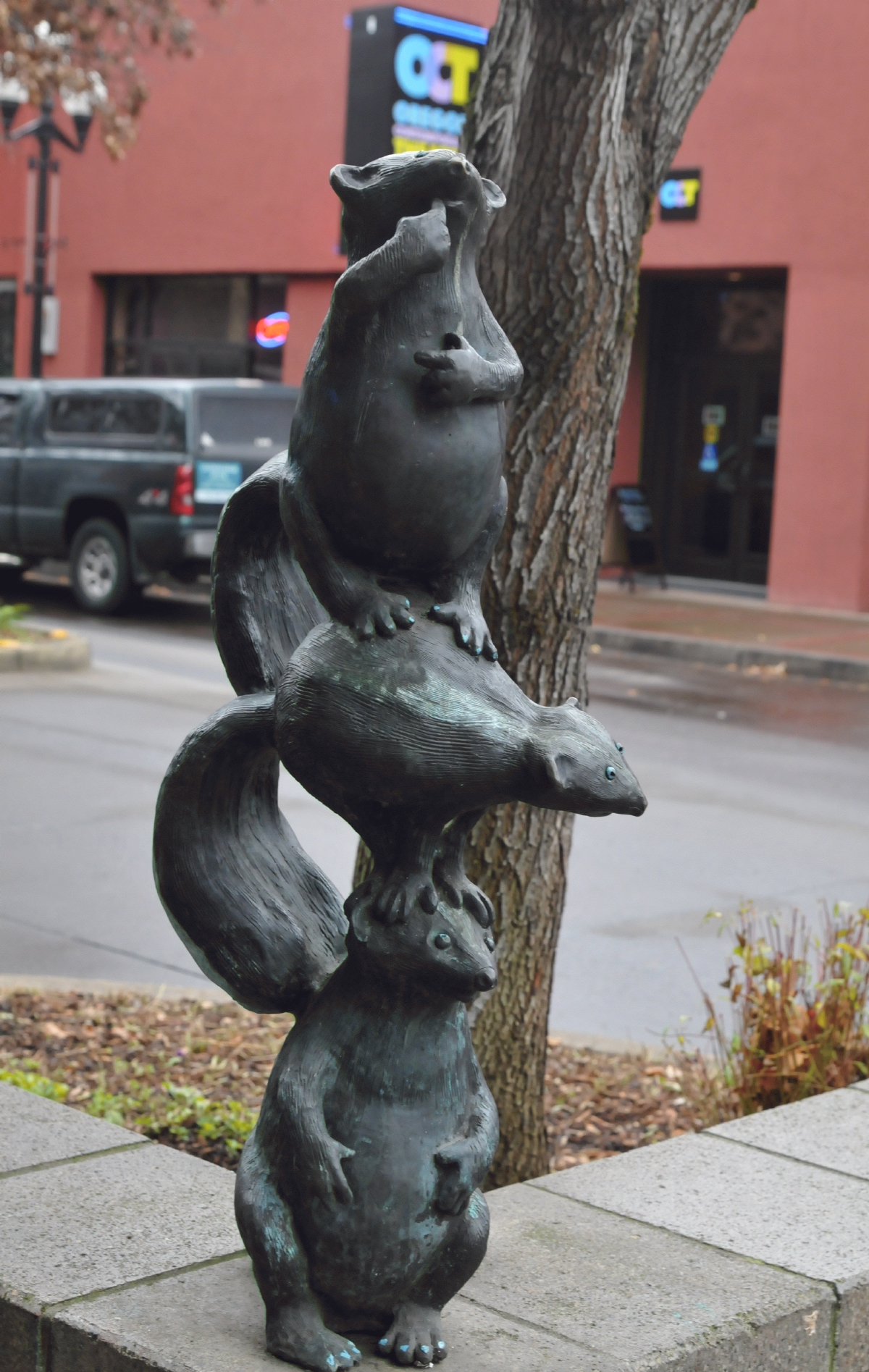 ./Bronze_Animals_Sculpture_by_Peter_Helzer_Downtown_Eugene_Oregon_20151205_122544_C16_5575.jpg