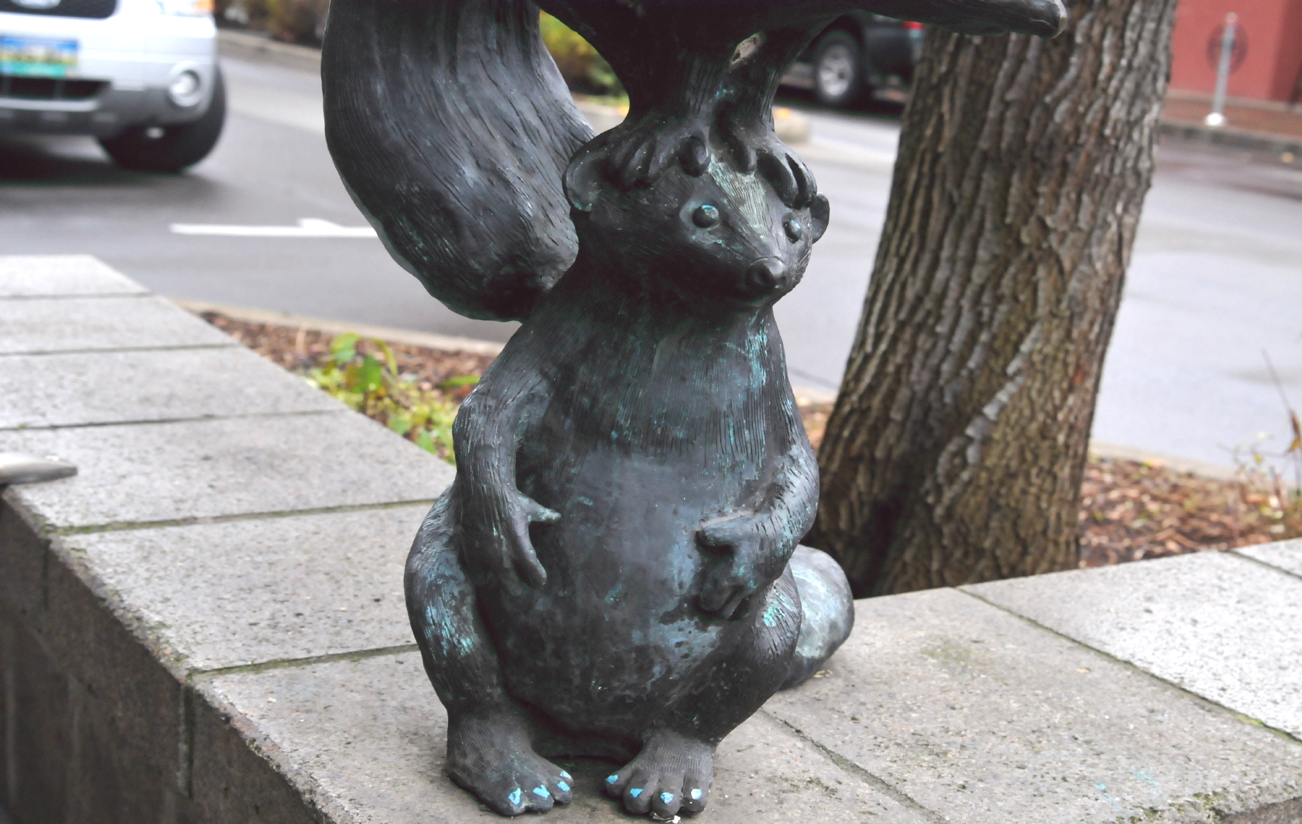 ./Bronze_Animals_Sculpture_by_Peter_Helzer_Downtown_Eugene_Oregon_20151205_122549_C15_5576.jpg