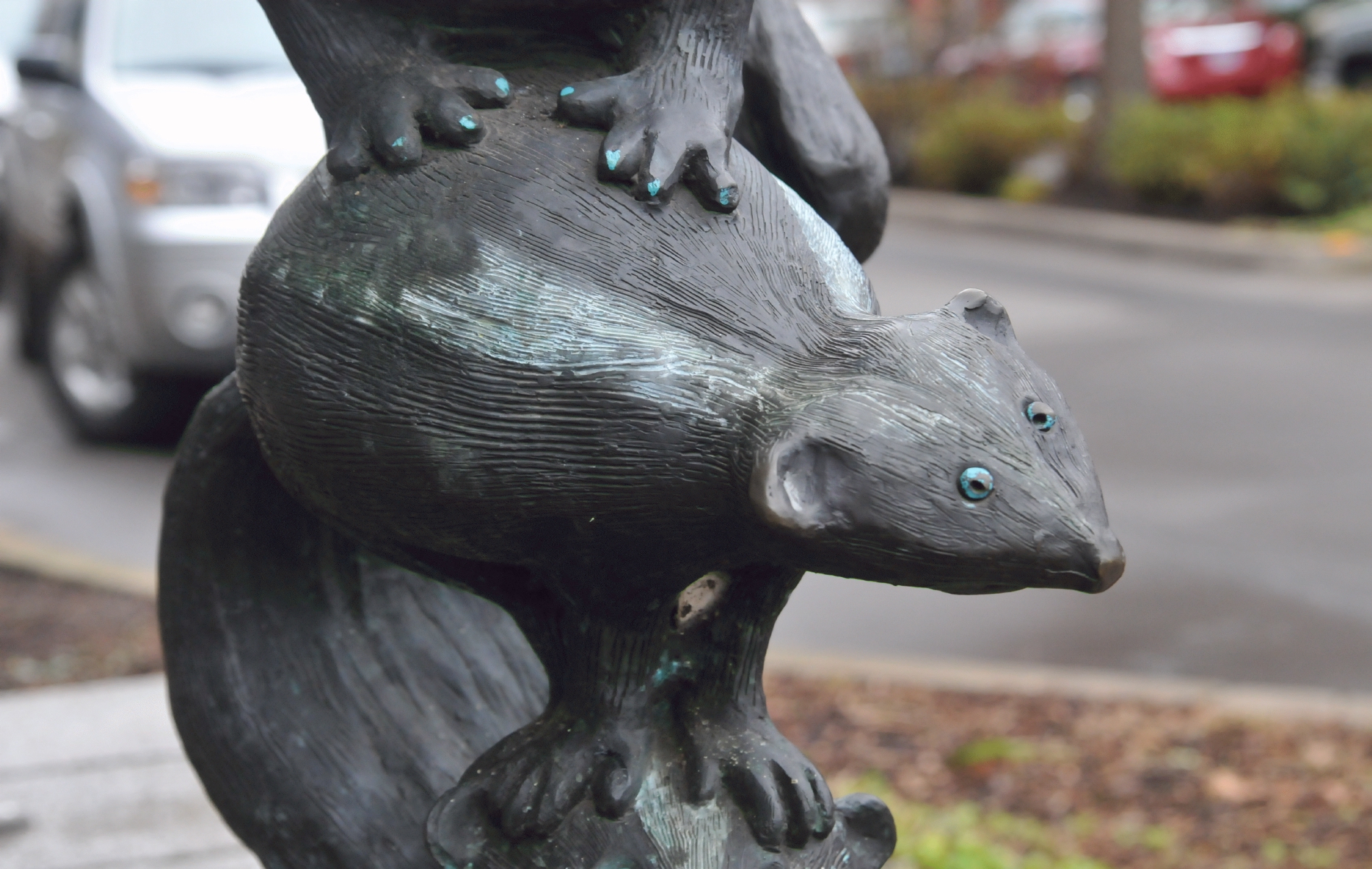 ./Bronze_Animals_Sculpture_by_Peter_Helzer_Downtown_Eugene_Oregon_20151205_122553_C15_5577.jpg