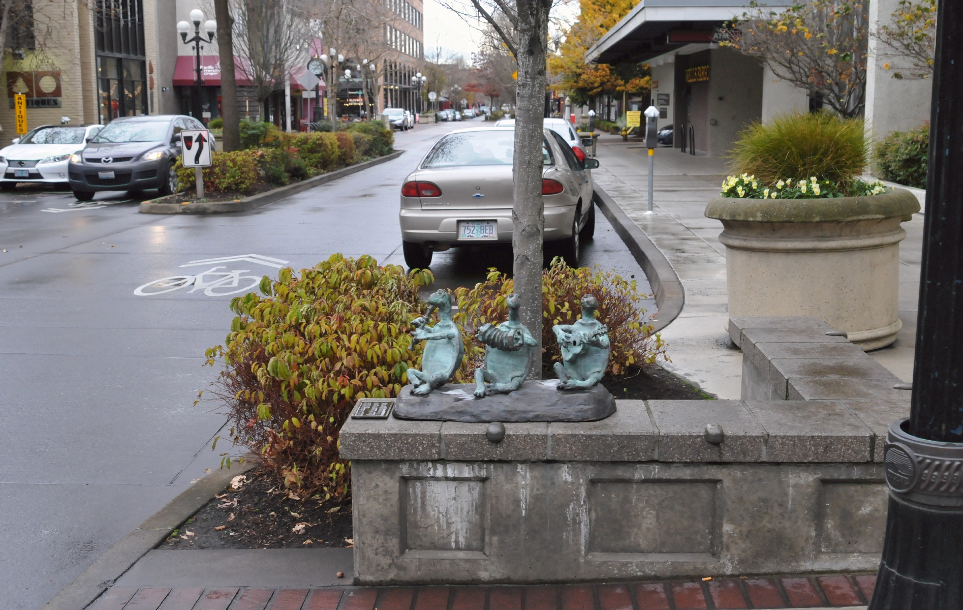 ./Turtle_Musicians_by_Peter_helzer_Downtown_Eugene_Oregon_20151205_104610_C15_5535.jpg