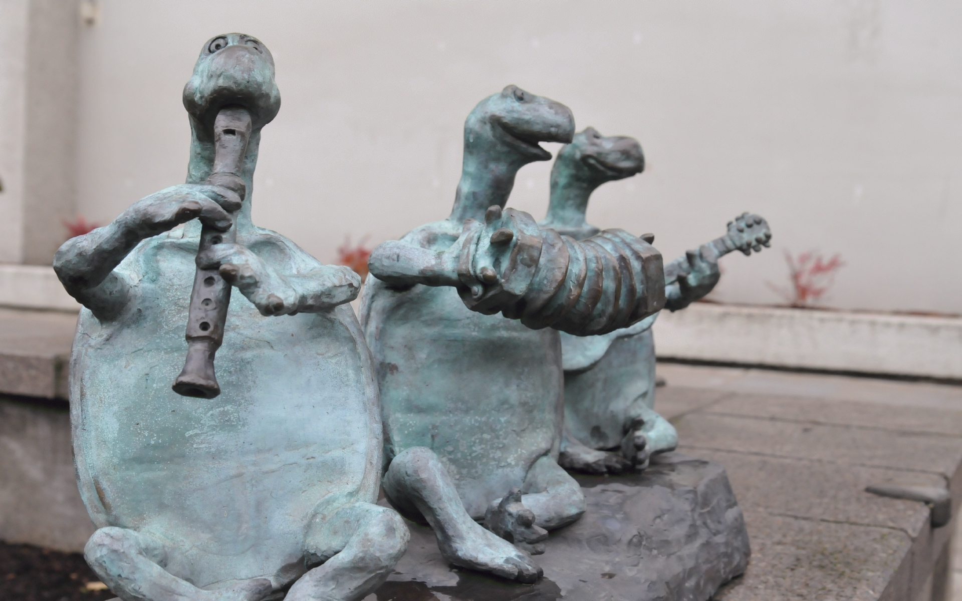 ./Turtle_Musicians_by_Peter_helzer_Downtown_Eugene_Oregon_20151205_104626_C15_5537.jpg