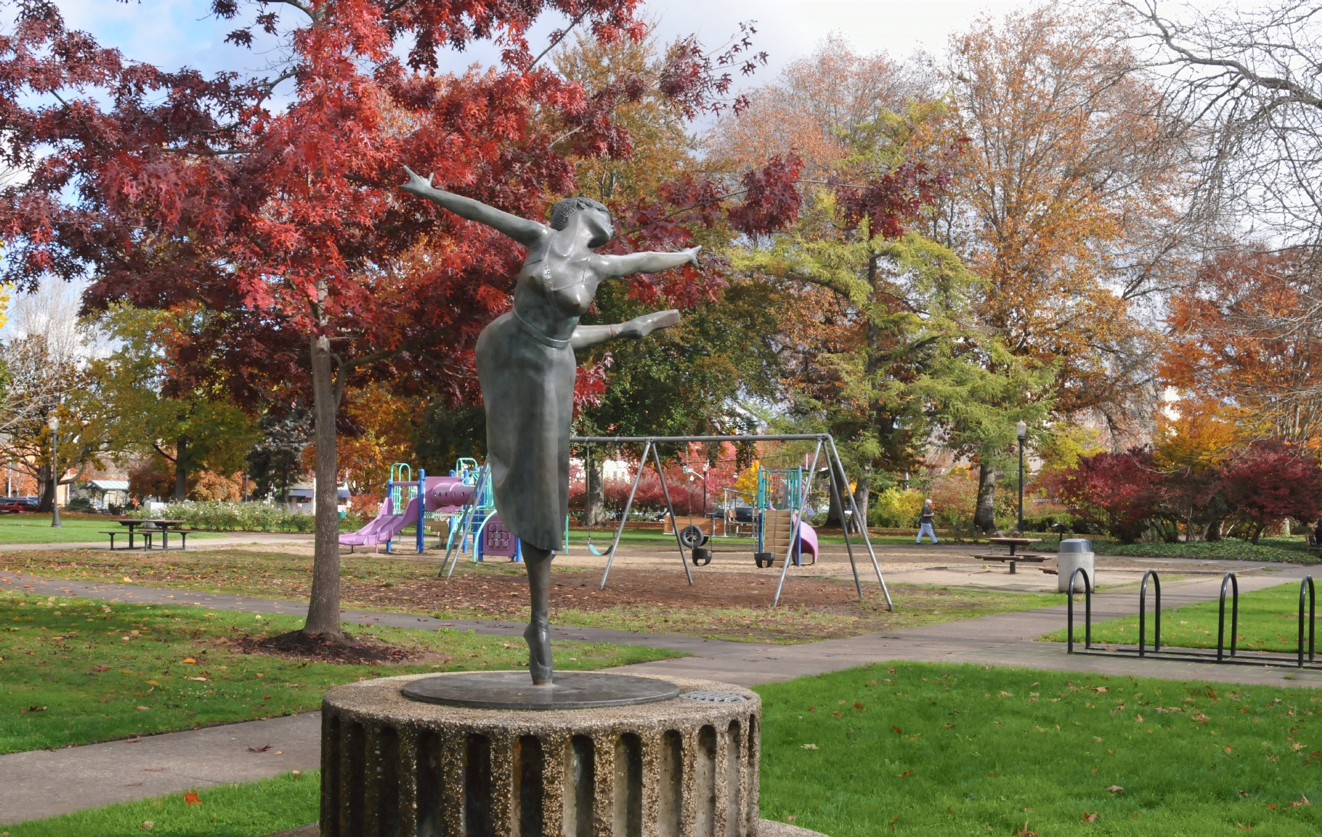 ./The_Ballerina_by_Raymodn_D_hunter_Central_Park_Corvallis_Oregon_20151109_125005_C15_5451.jpg