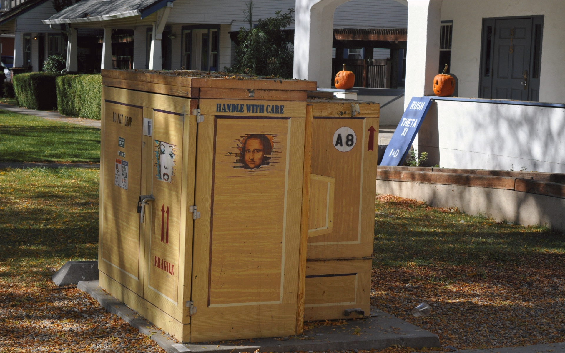 ./Fragile_Delivery_Utility_Box_by_Victoria_Smith_Davis_California_20191019_132537_C19_5388.jpg