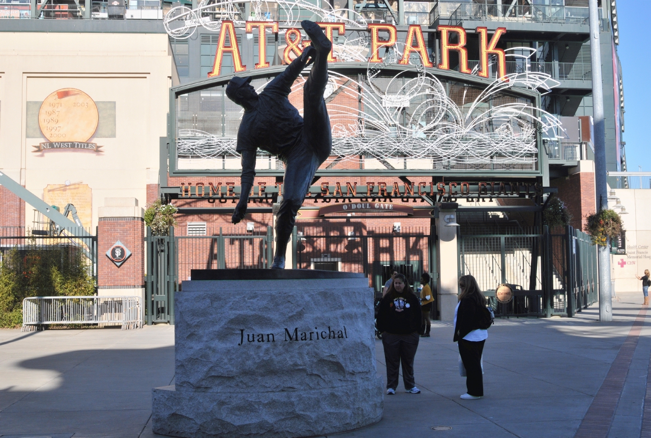 ./Juan_Marichal_Statue_By_William_Behrends_San_San_Francisco_3410_151238_B11_3410.jpg