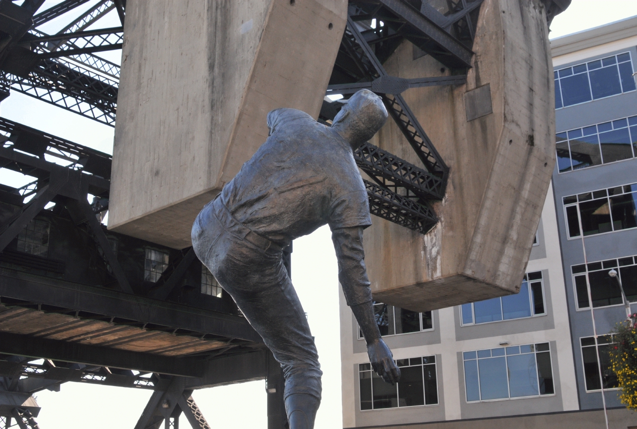 ./Juan_Marichal_Statue_By_William_Behrends_San_San_Francisco_3410_151411_B11_3419.jpg