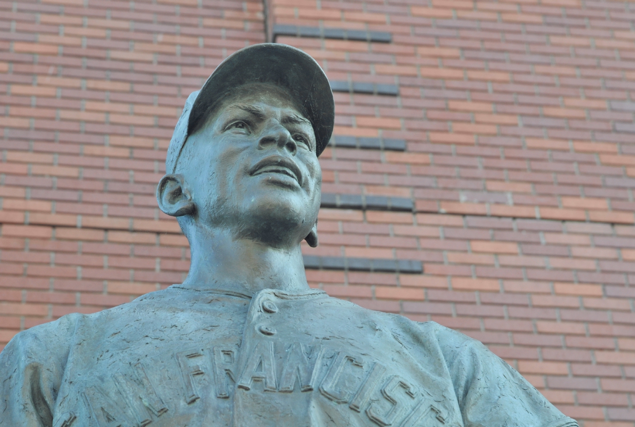 ./Orlando_Cepeda_Statue_3rd_and_King_Streets_San_Francisco_20110212_150245_B11_3383.jpg