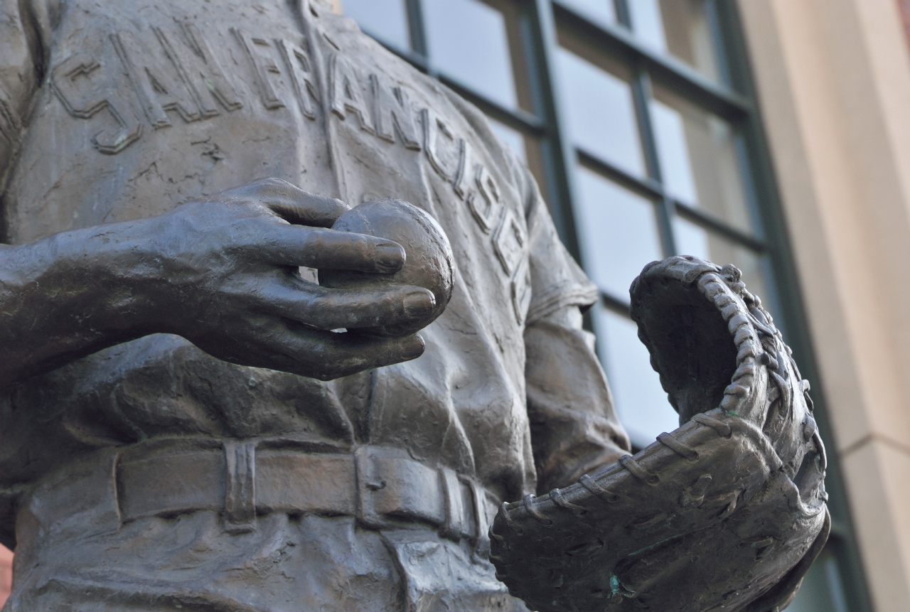 ./Orlando_Cepeda_Statue_3rd_and_King_Streets_San_Francisco_20110212_150331_B11_3388.jpg