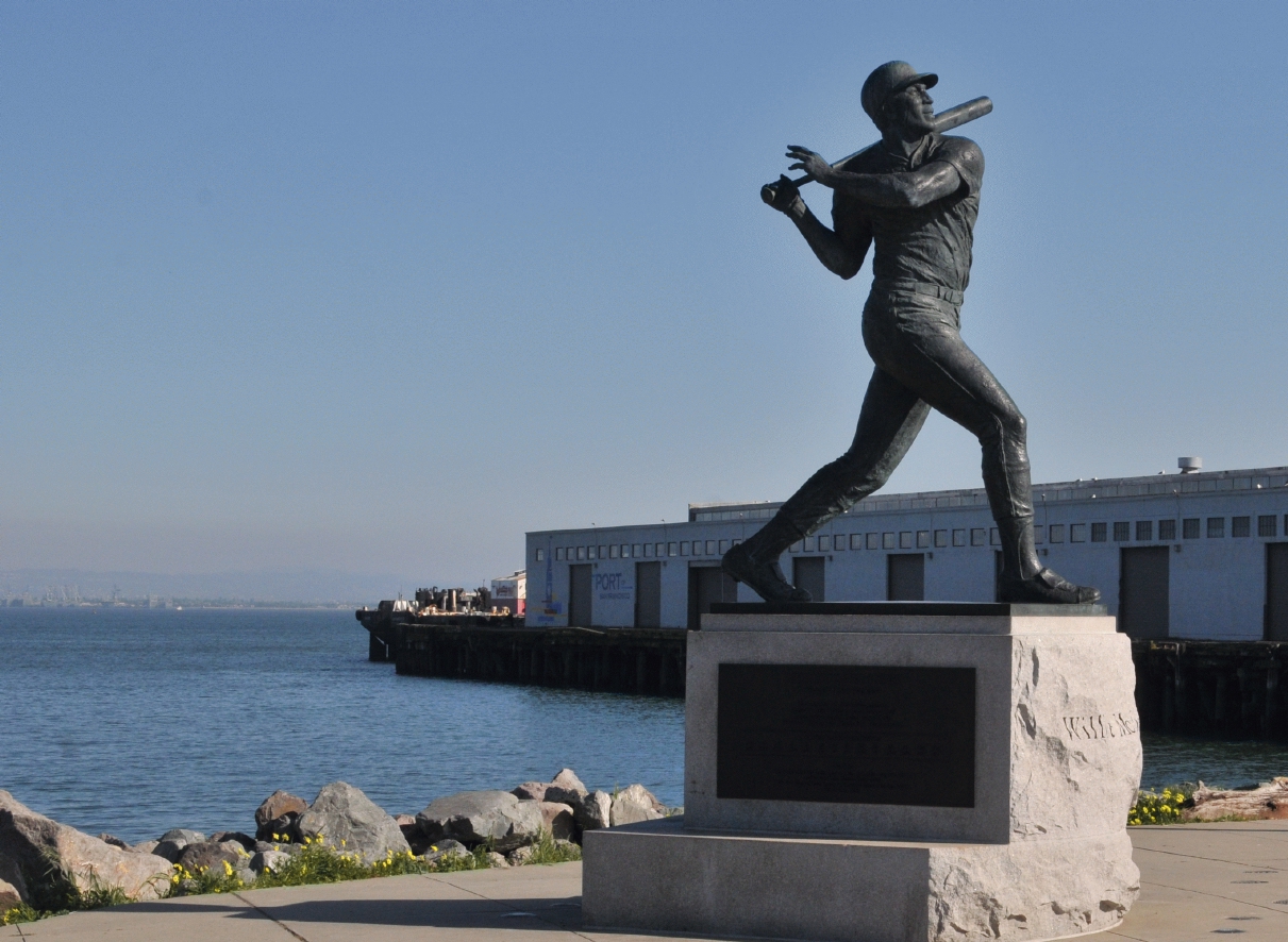 ./Willie_McCovey_Statue_William_Behrends_Artist_San_Francisco_20110212_152105_B11_3428.jpg