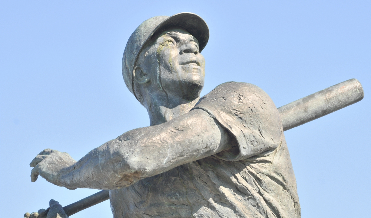 ./Willie_McCovey_Statue_William_Behrends_Artist_San_Francisco_20110212_152311_B11_3438.jpg