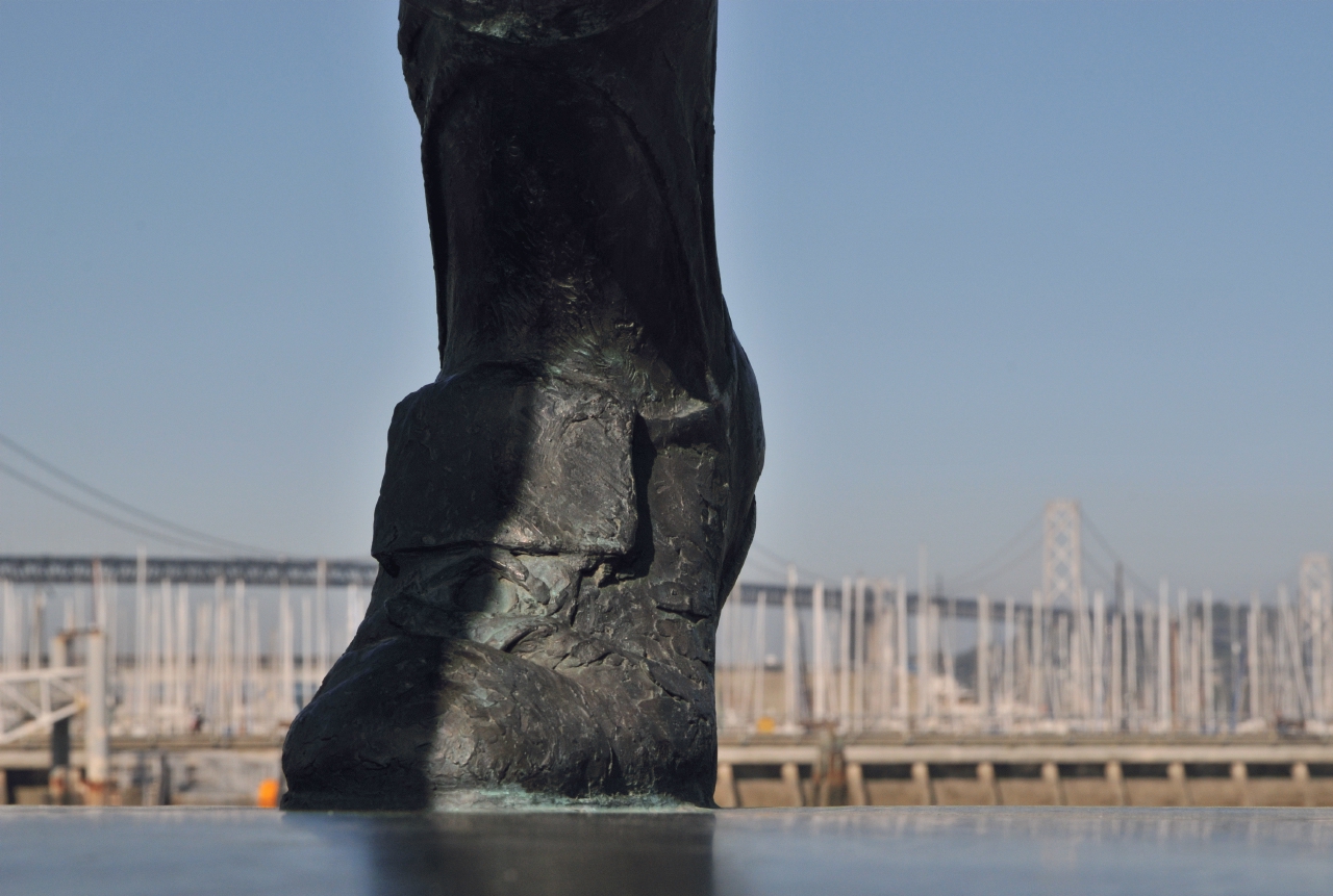 ./Willie_McCovey_Statue_William_Behrends_Artist_San_Francisco_20110212_152343_B11_3442.jpg