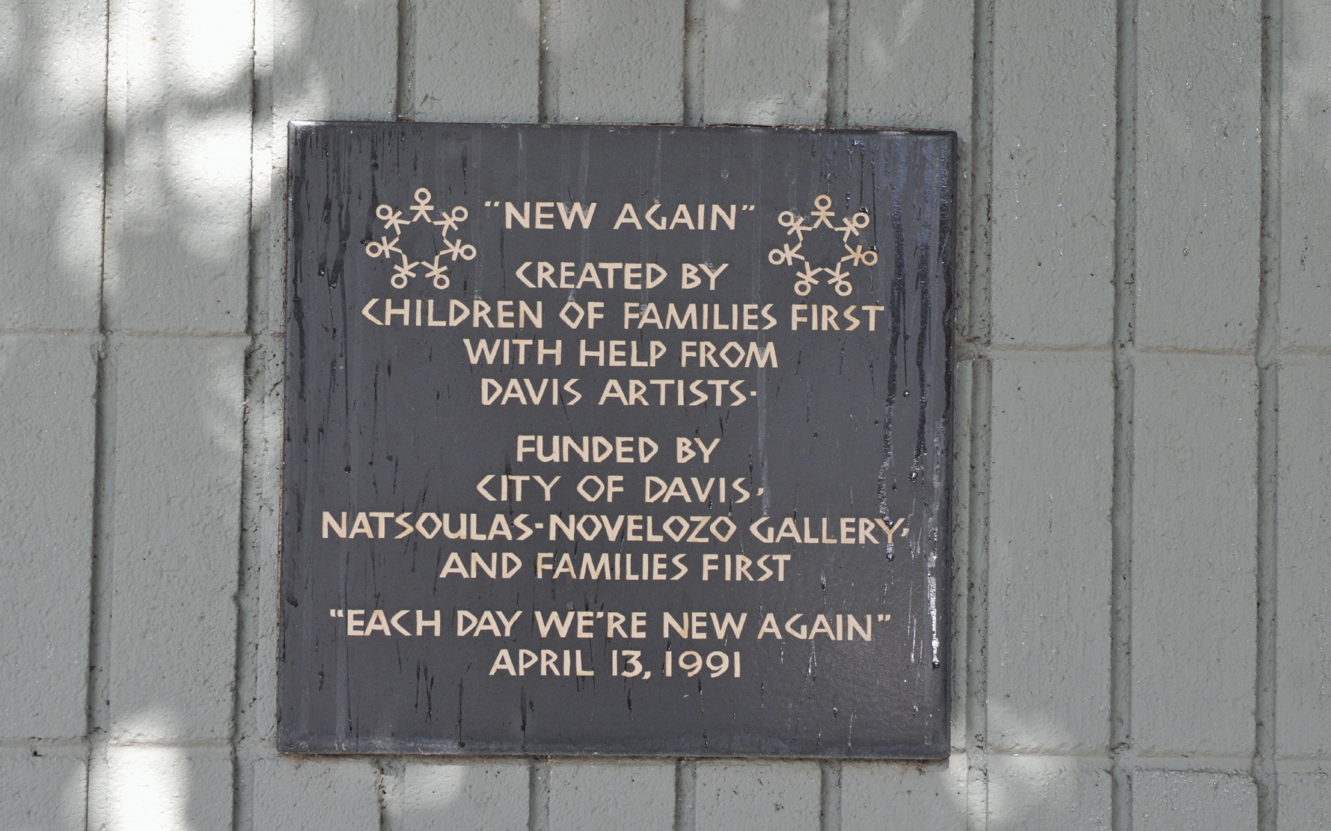 ./New_Again_Mural_1991_by_Children_of_Families_First_Davis_California_20101018_121948_C19_5160.jpg