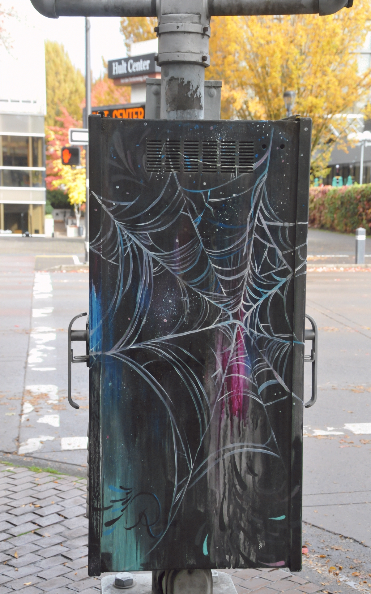 ./Box_Art_Willamette_At_E_8th_Avenue_20211022_103503_C21_1159.jpg