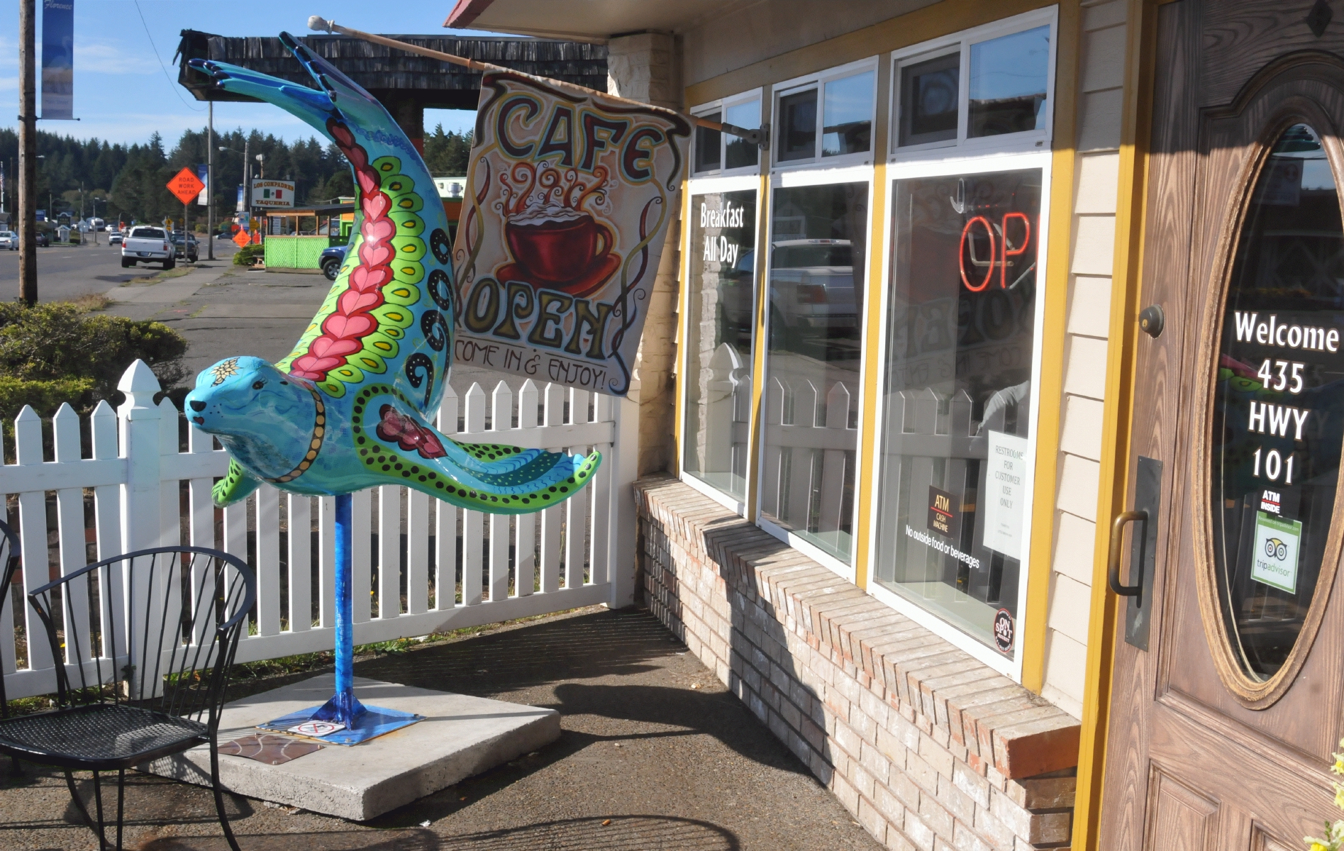 ./Dancing_With_Sea_Lions_Florence_Oregon_20160907_095914_C16_9361.jpg