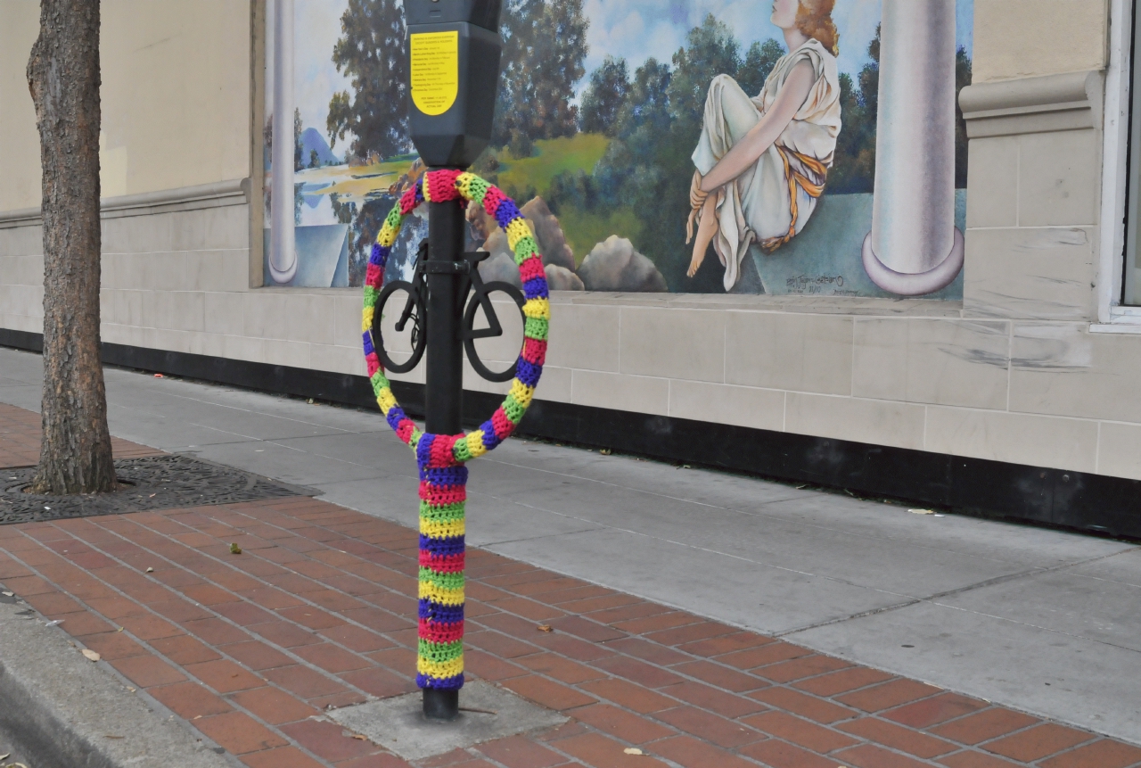 ./San_Mateo_California_Knit_Street_Art_20130509_085323_B13_3057.jpg