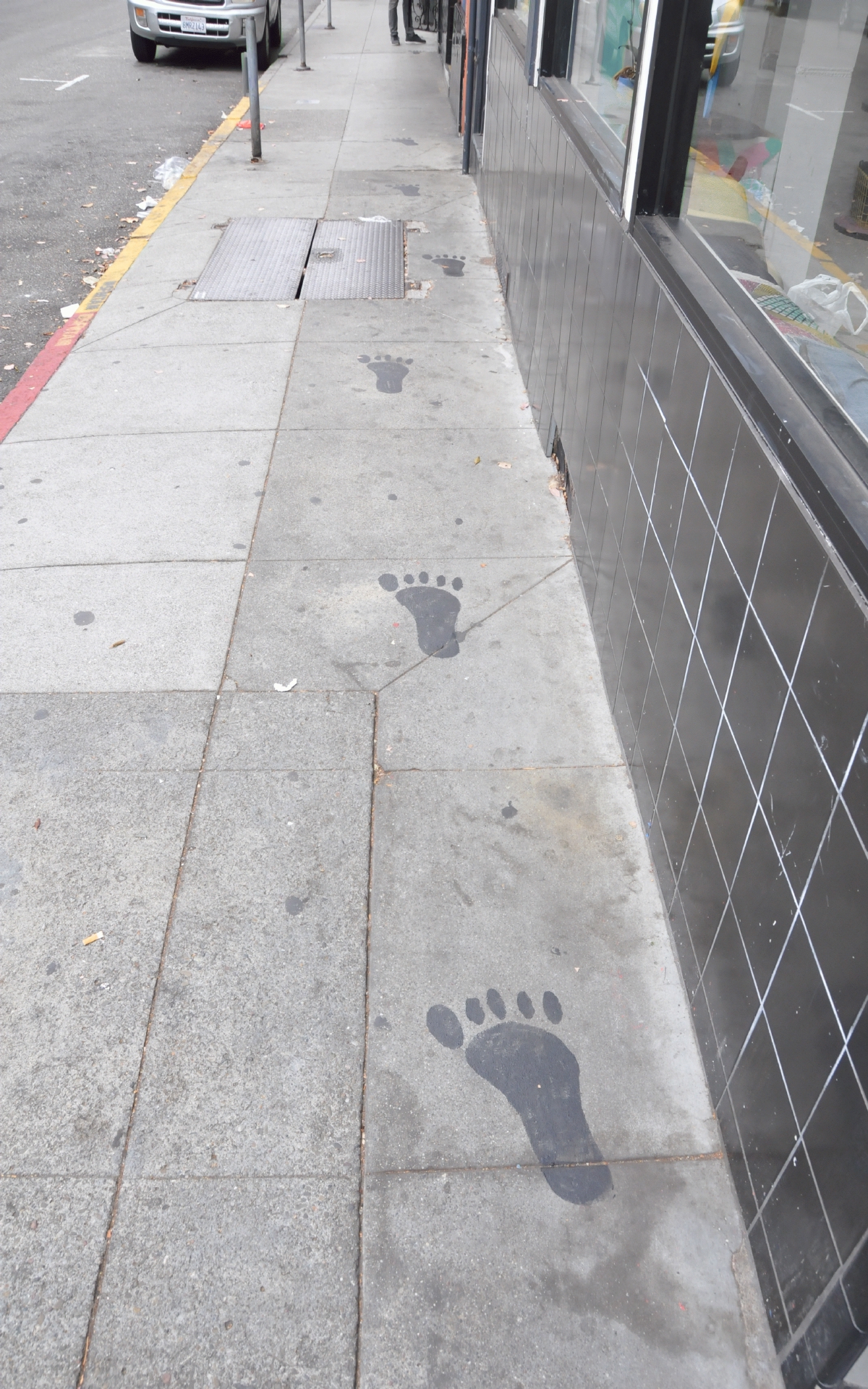 ./Sidewalk_Footprints_San_Francisco_20230907_091120_C23_1790.jpg