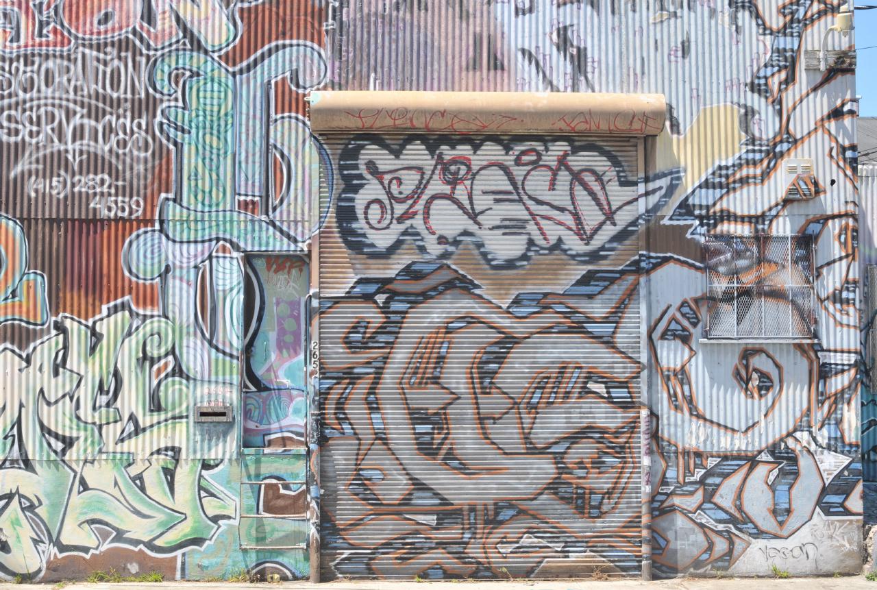 ./Graffiti_On_Building_20110529_121844_Harrison_At_23rd_San_Francisco_B11_5136.jpg