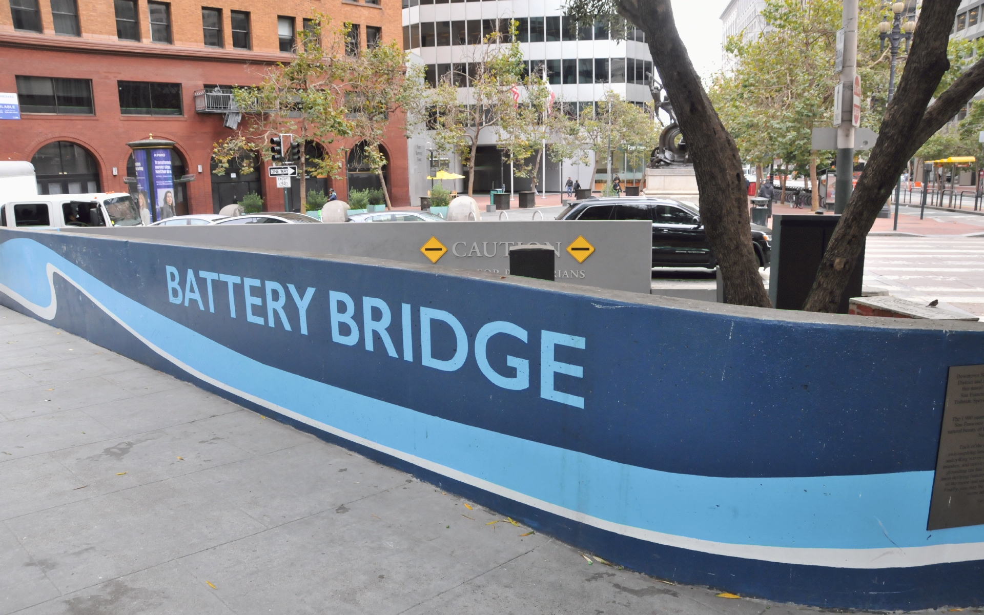 ./Battery_Bridge_Mural_by_Talaverra-Ballon_San_Francisco_20230907_01_094710_C23_1830.jpg