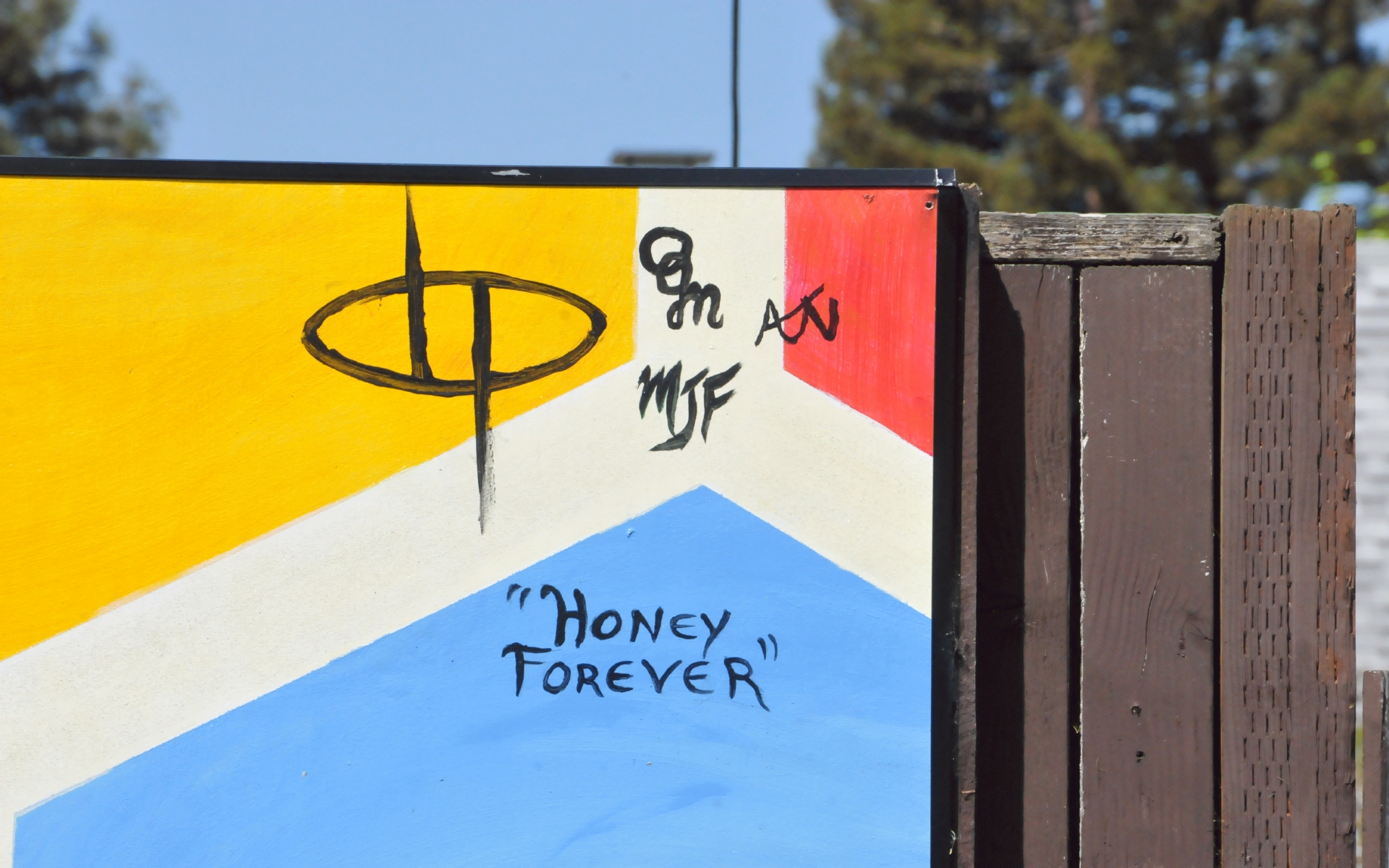 ./Honey_Forever_Mural_at_Charnel_Mulligan_Park_Eugene_Oregon_20230519_110809_C23_0373.jpg