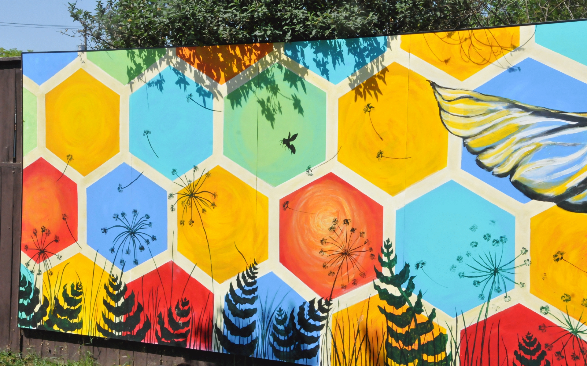 ./Honey_Forever_Mural_at_Charnel_Mulligan_Park_Eugene_Oregon_20230519_110821_C23_0375.jpg