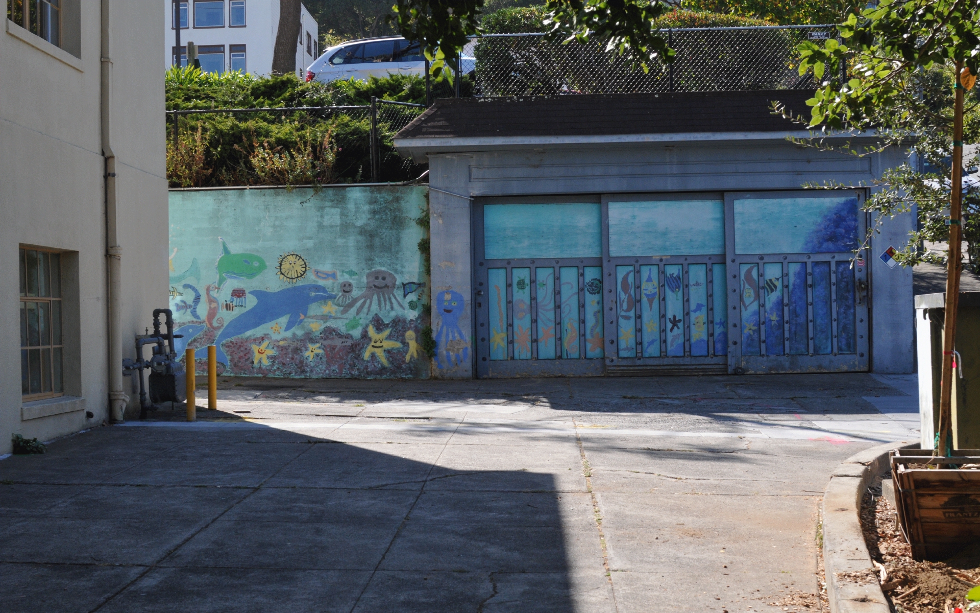 ./Mural_Behind_Sausalito_Library_20191015_130219_C19_4580.jpg