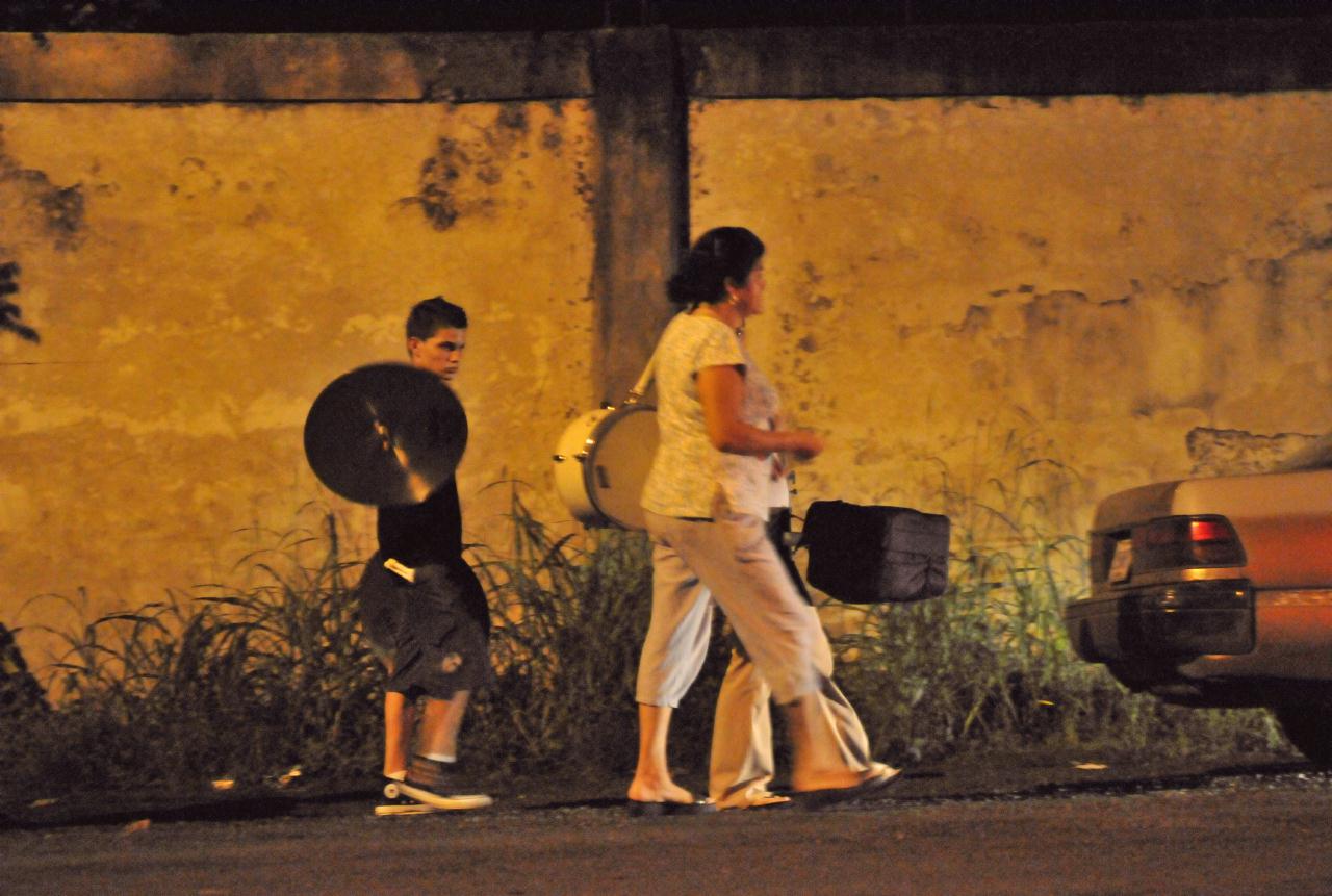 ./CymbolPlayerCostaRica20080920_6101BCX.jpg