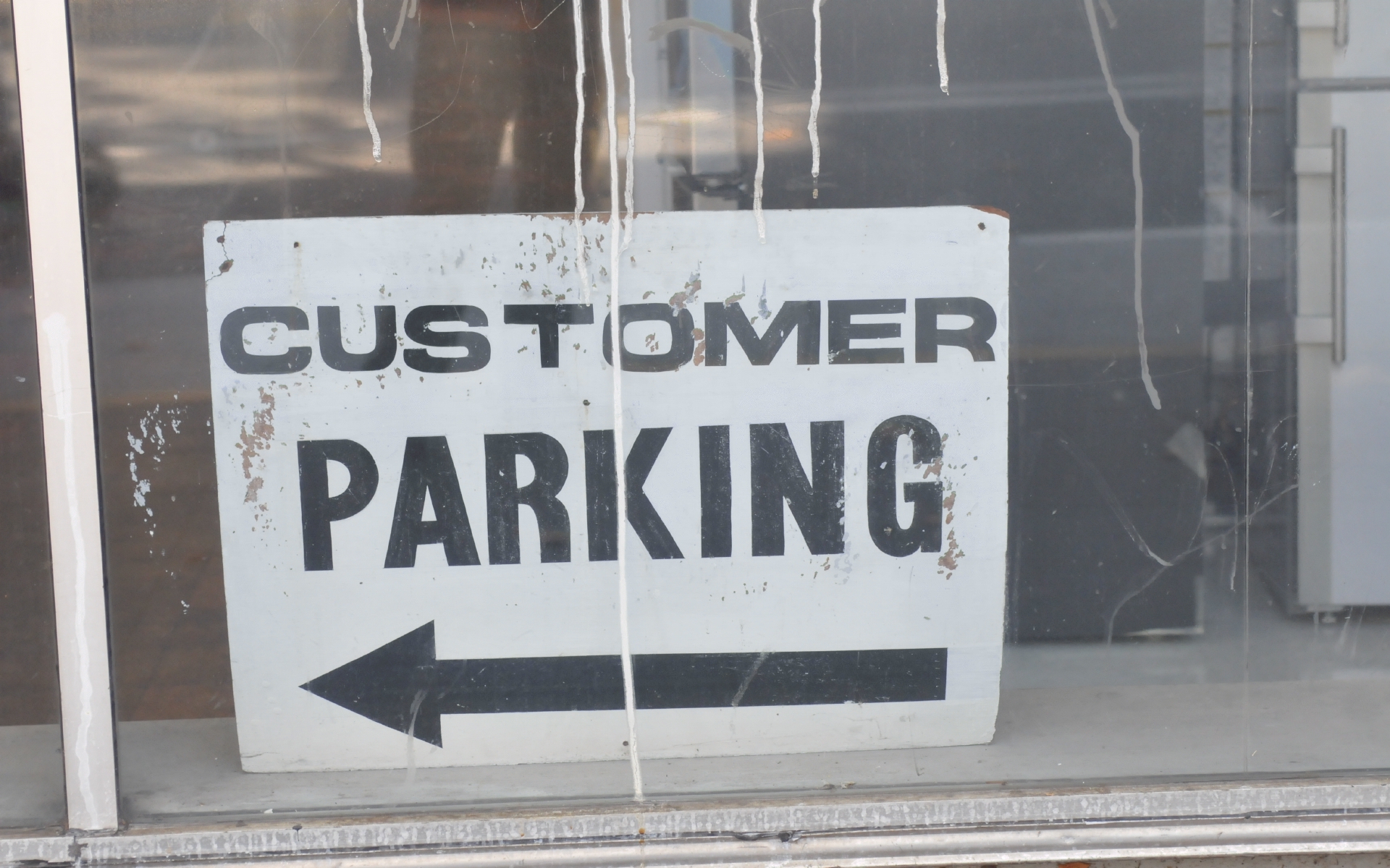 ./Customer_Parking_Signs_20191017_102155_C19_4894.jpg