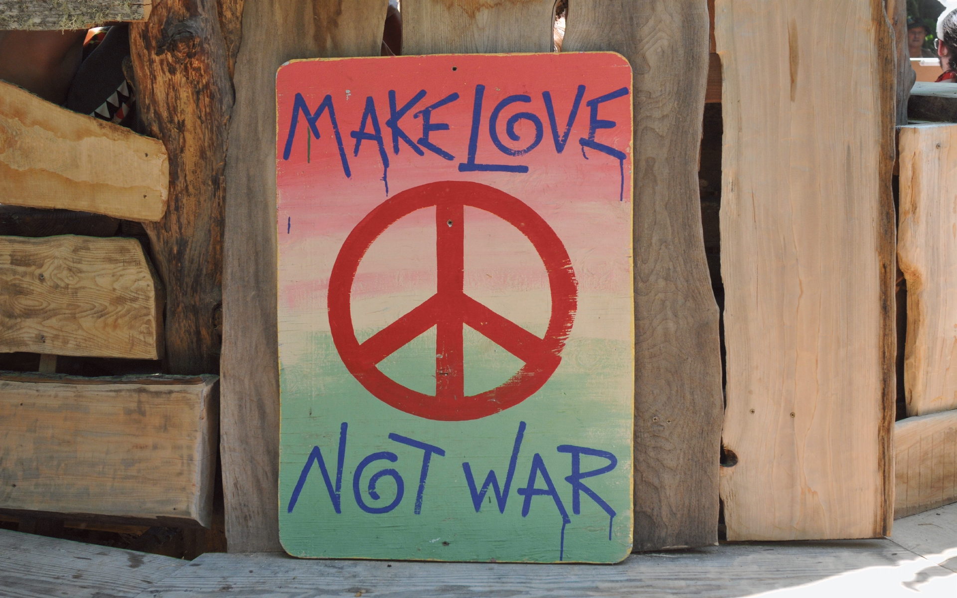 ./Make_Love_Not_War_Sign_Oregon_Country_Fair_20190713_131805_C19_3239.jpg