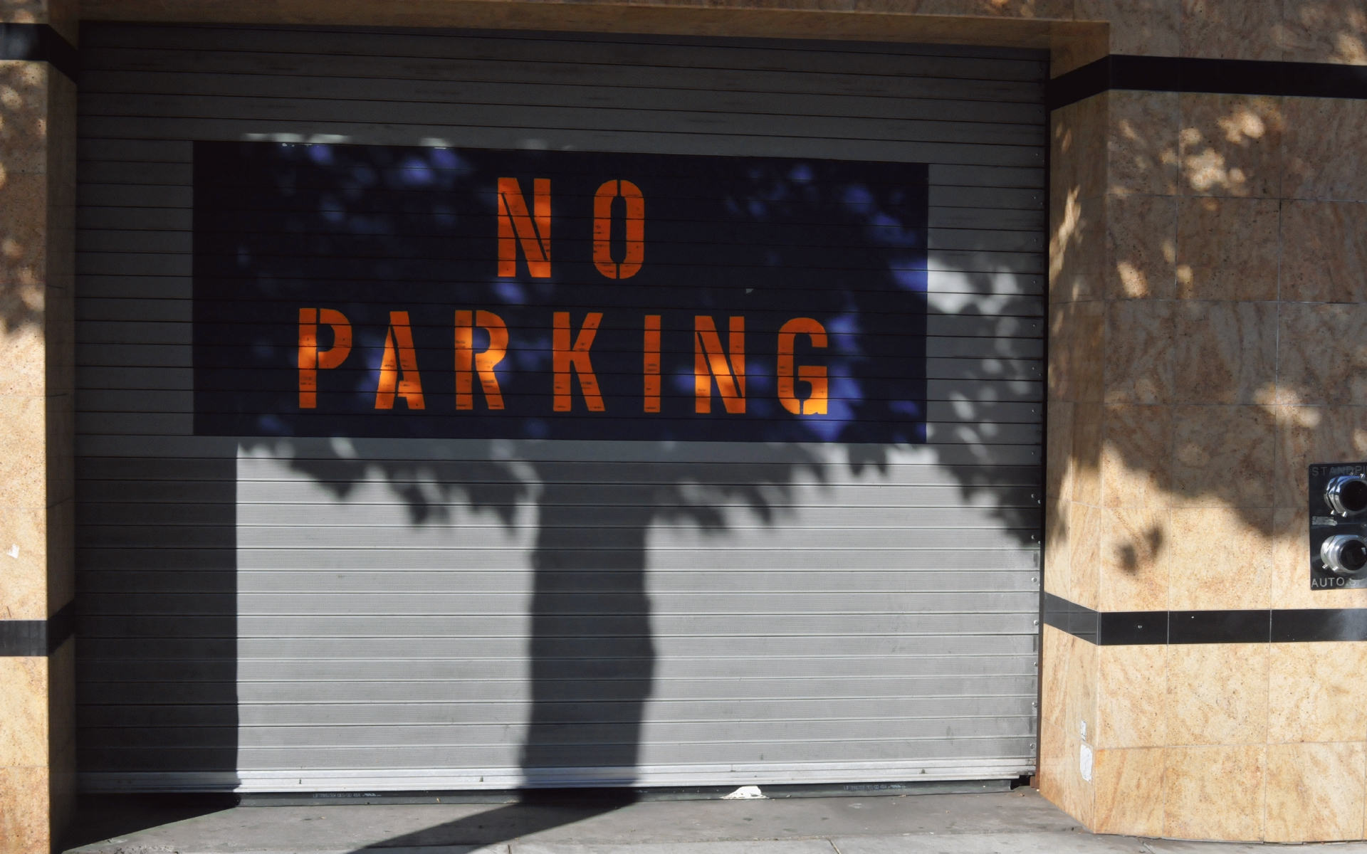 ./No_Parking_Sign_20191017_093635_C19_4782.jpg