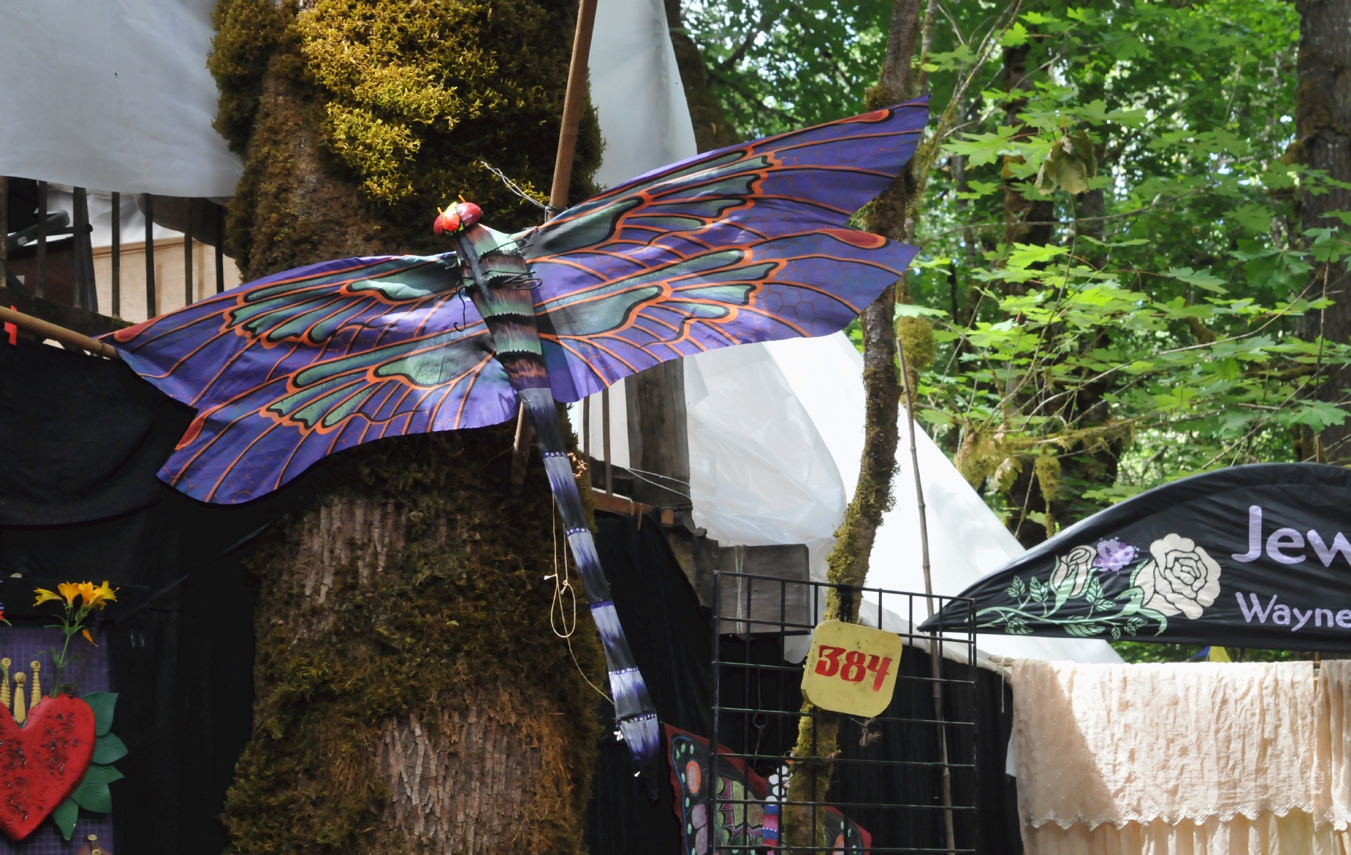 ./Artificial_Dragonfly_20160709_121741_Oregon_Country_Fair_C16_8069.jpg