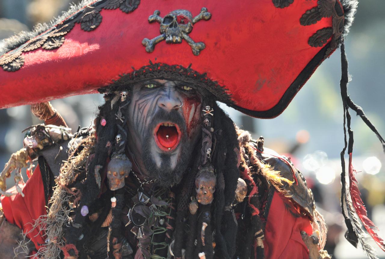 ./Pirate_Hat_20110529_094732_Carnival_parade_B11_4426.jpg