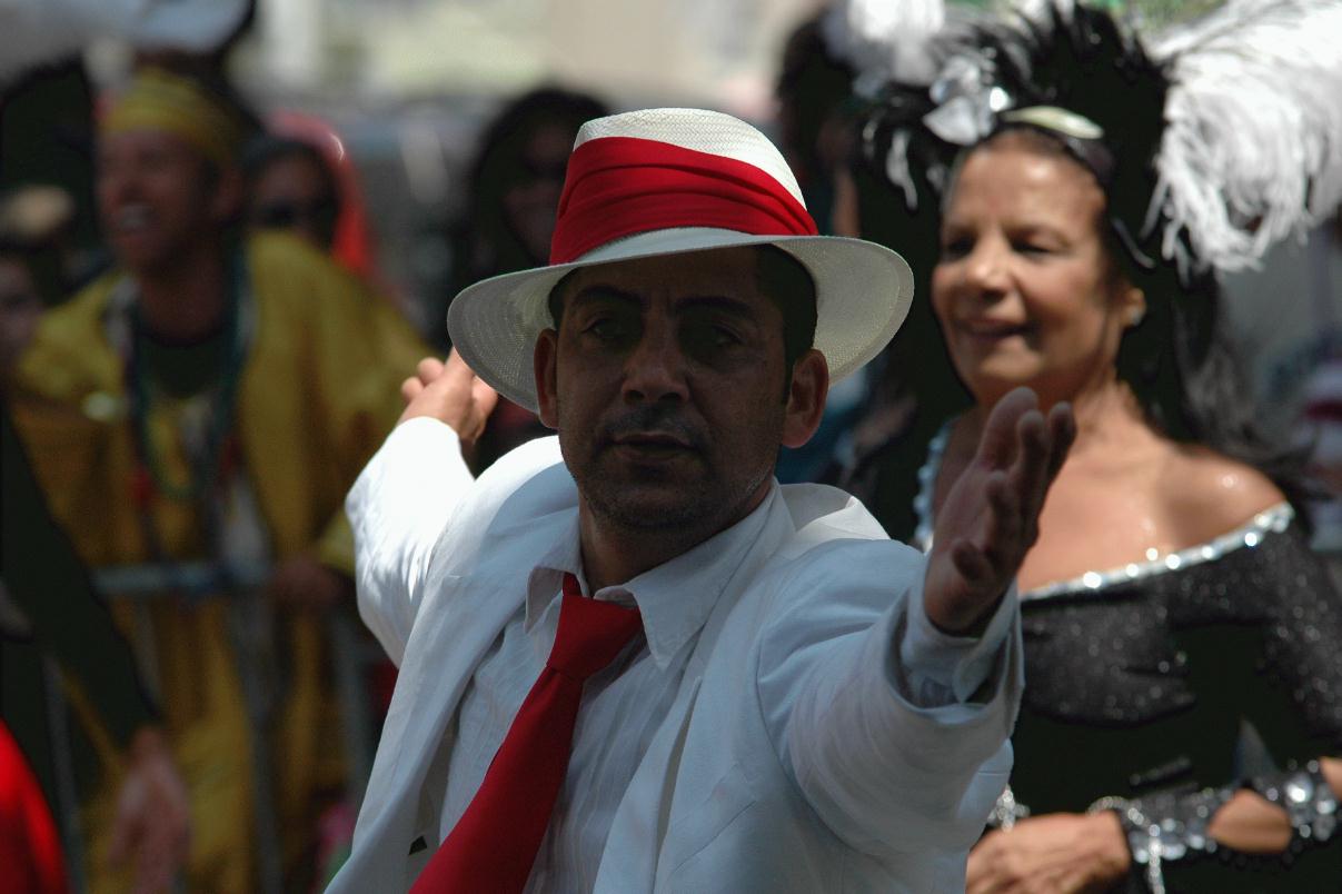 ./Straw_Hat_20080525_110000_Carnival_Parade_DSC_3501B.jpg