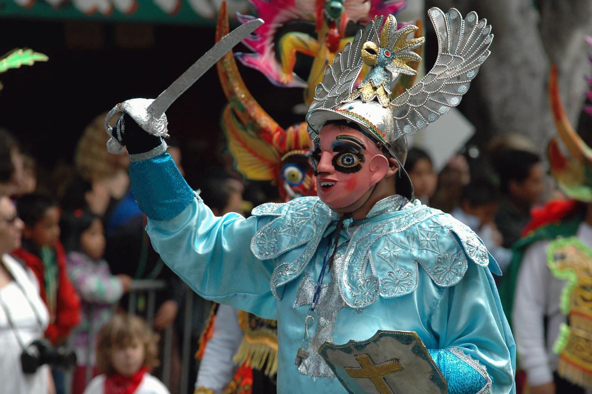 ./Mask_As_Apparel_20080525_100422_CarnivalParade_3305B.jpg