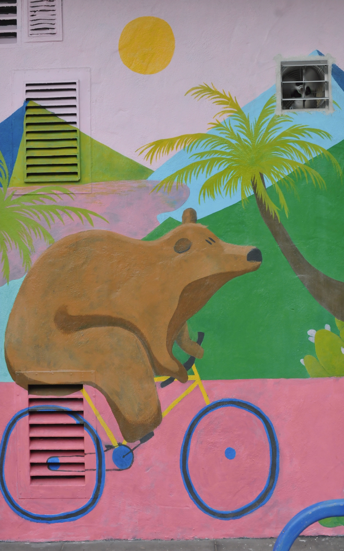 ./Bears_On_Bikes_Mural_by_Lara_Buelow_20190301_111729_C19_2183.jpg