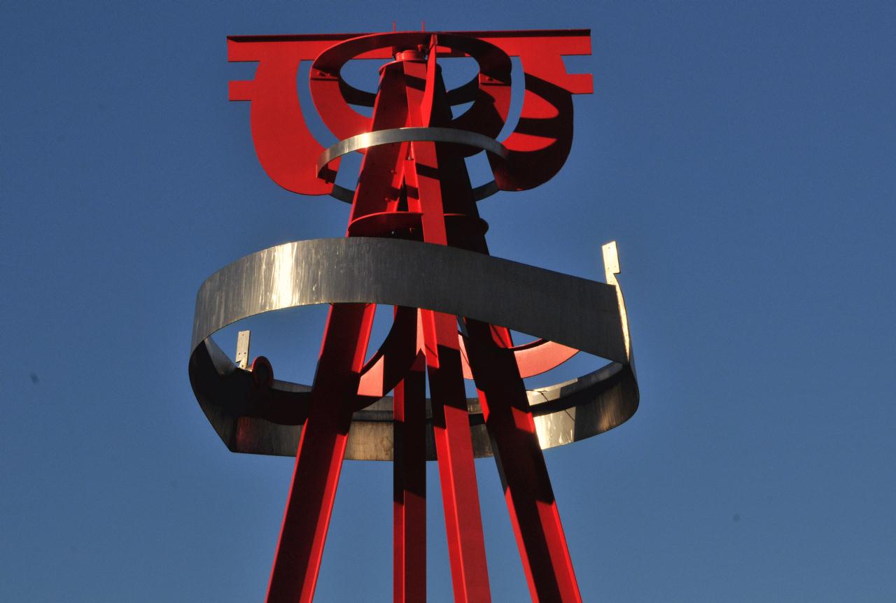 ./Sea_Change_by_Mark_di_Suvero_20110201_162424_B11_3250.jpg